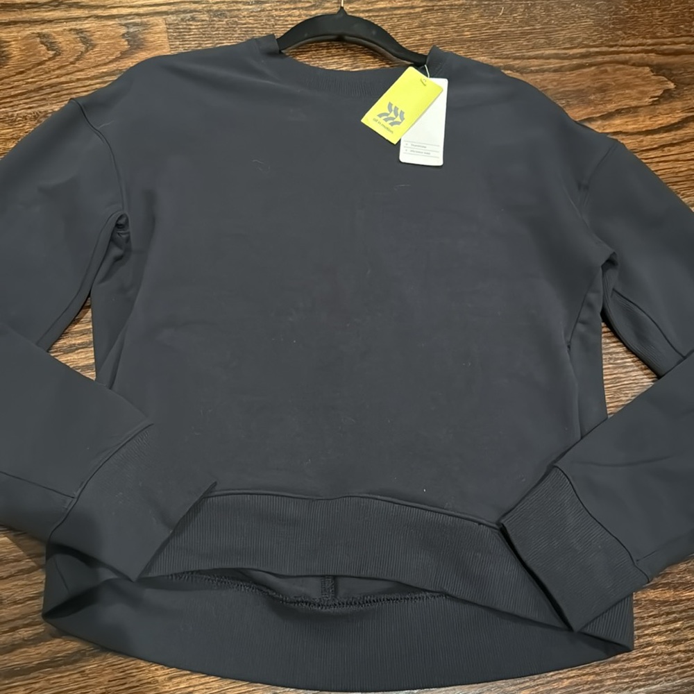 **NWT** all in motion Crewneck - Picture 4 of 6